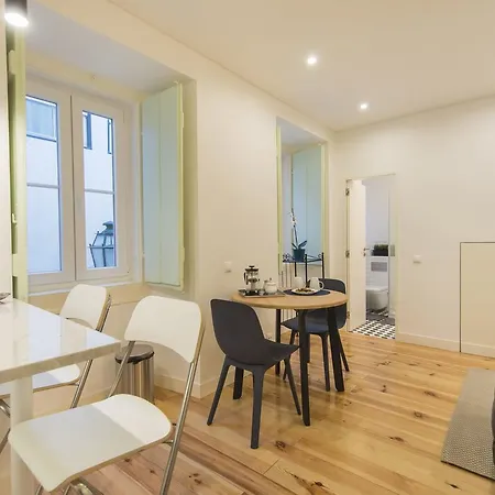 Lovelystay Traditional Alfama Getaway شقة Lisboa